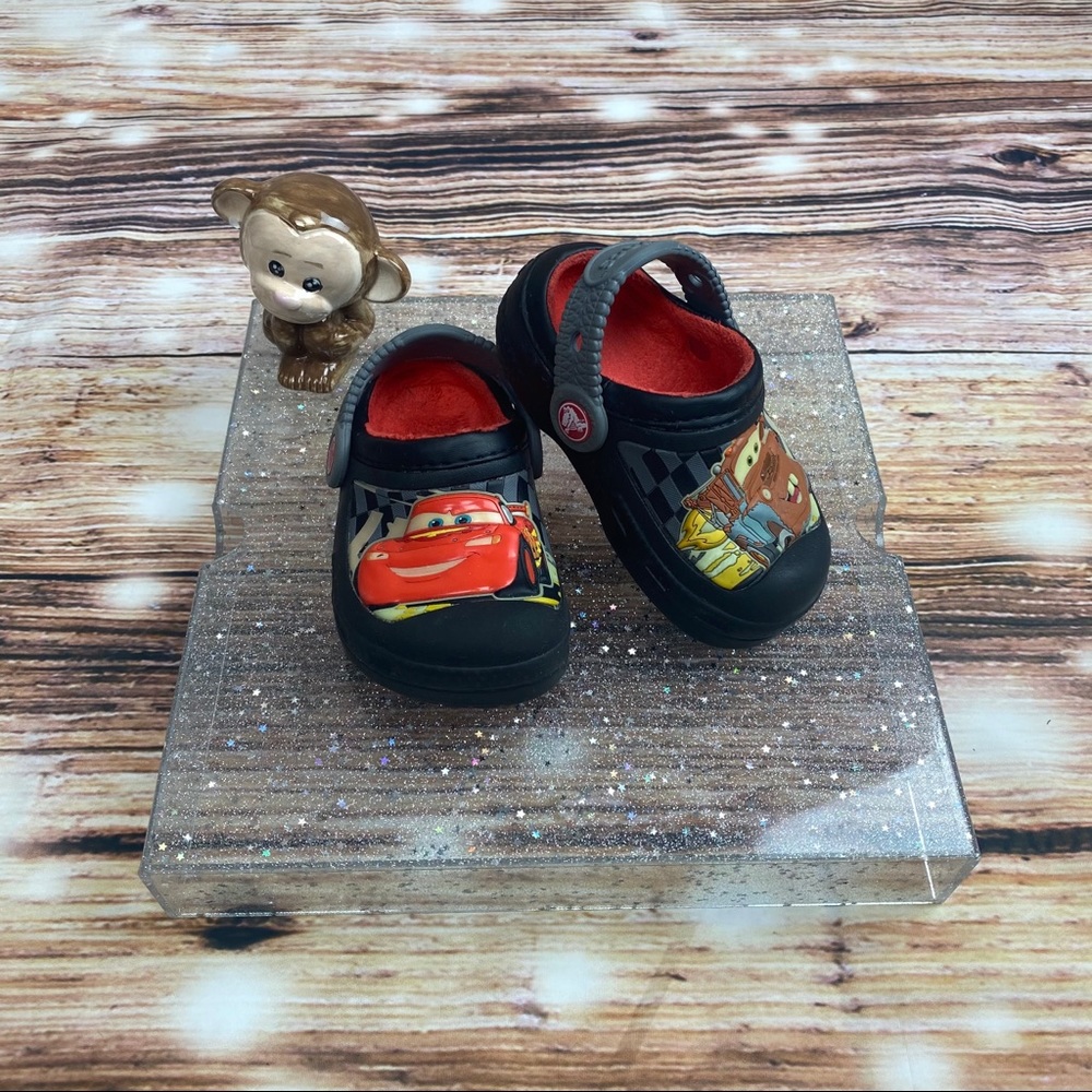 Lined Crocs Glow in the dark McQueen